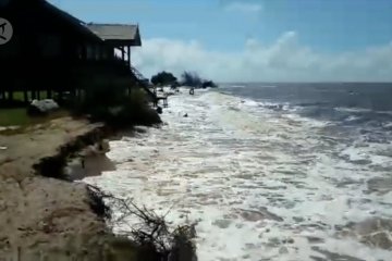 Abrasi, fasilitas Pantai Ujung Pandaran akan dibangun ulang