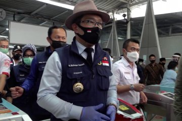 Gubernur pantau operasi tes cepat penumpang KRL di Stasiun  Bogor