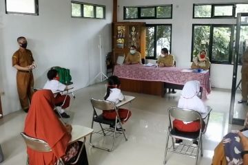 Kurikulum pendidikan di tengah pandemi masih dikaji