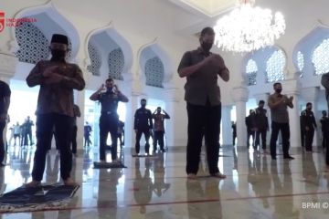 Jokowi Shalat Jumat di Masjid Baiturrahim