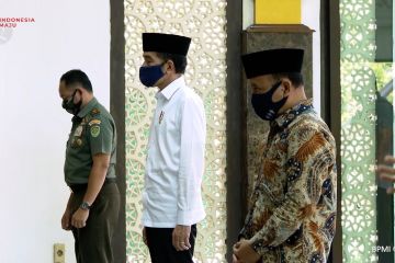 Jokowi sholat Jum'at di Masjid Istana Bogor terapkan protokol kesehatan