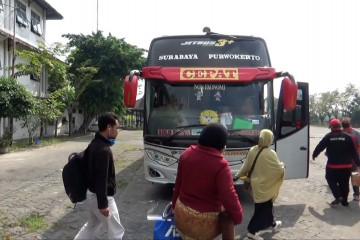 Penumpang dibatasi, harga tiket bus naik  40 persen