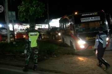 Tak bawa SIKM, petugas putar balikan puluhan kendaraan