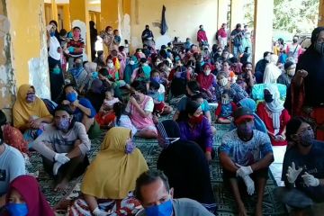 Bantuan dari TNI-Polri bagi korban banjir rob di Kota Pekalongan