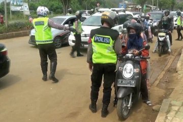 Polisi batasi kendaraan wisatawan menuju Pantai Anyer