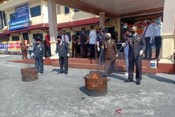 Polres Bengkalis musnahkan 13,5 kilogram ganja kering