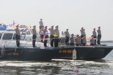 Polres Kepulauan Seribu gelar upacara kenaikan pangkat di atas kapal