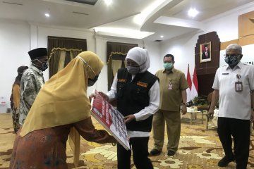 Gubernur Jatim ingatkan lansia jangan sering keluar rumah