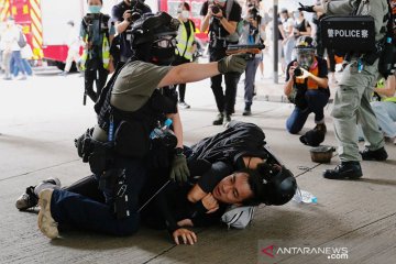 Hong Kong tangkap 8 aktivis lagi terkait aksi protes