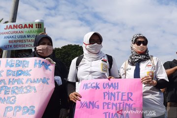 Massa berharap aspirasi tolak PPDB DKI didengar Presiden Jokowi