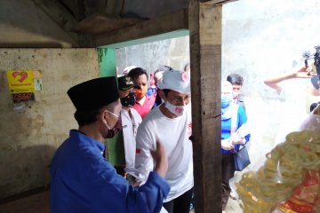 Relawan Indonesia Bersatu beri bantuan sembako di Kampung Melayu