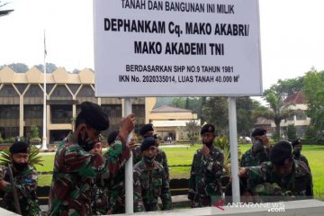 Personel Akademi TNI lakukan pematokan aset di kantor Pemkot Magelang