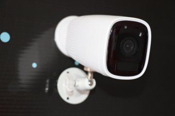 Kasus intip pengunjung lewat CCTV, apakah termasuk "voyeurism"?