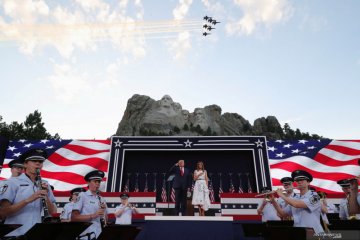 Donald Trump dan istri rayakan Kemerdekaan AS di Gunung Rushmore