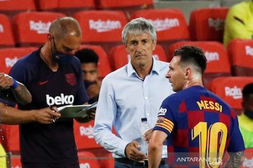 Bos Barca sebut posisi Setien aman, tidak ada sesal memecat Valverde