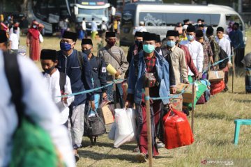 Santri Lirboyo kembali ke ponpes secara bertahap