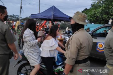 Satpol PP Jaktim larang berdagang di BKT selama dua pekan