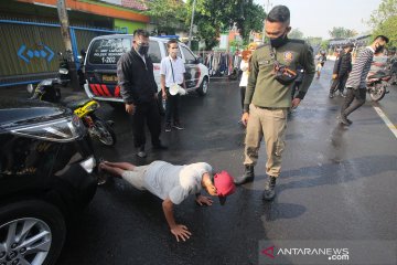 Hukuman 'push up' bagi warga yang tidak pakai masker