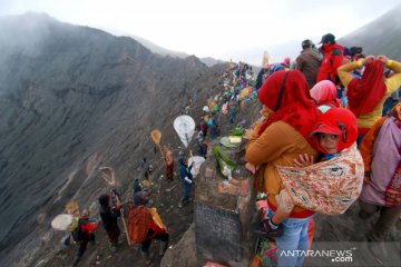 Ritual Yadnya Kasada di gunung Bromo