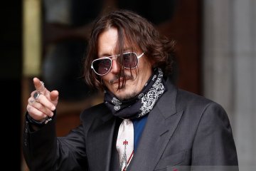 Johnny Depp murka ketika tato "Wino Forever" ditertawakan Amber Heard