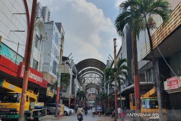 Kanopi Pasar Baru Jakarta dibongkar bertahap karena rapuh