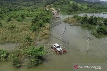 Banjir Jalan Trans Sulawesi putus di Konawe Utara