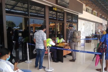 Pemeriksaan kelengkapan Penumpang Udara Bandara Sentani Jayapura
