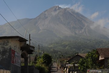 Gunung Merapi menggembung, ahli minta masyarakat tidak panik