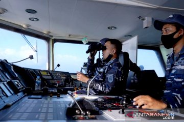Kapal perang AL dan pesawat TNI AU kerja sama taktis di perbatasan