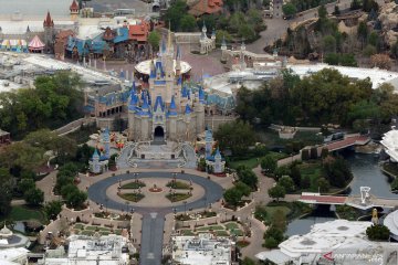 Disney World mulai perbolehkan pengunjung buka masker di area outdoor