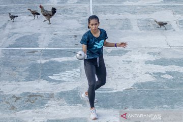 Latihan mandiri atlet Anggar di Karawang