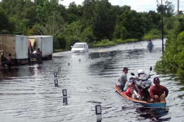 Jalan nasional Pontianak - Putussibau di Kapuas Hulu terendam banjir