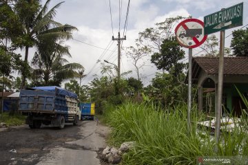 Dishub pasang lampu penerangan jalan di jalur evakuasi Merapi