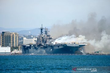 Kapal perang AS terbakar di San Diego, 21 orang cedera