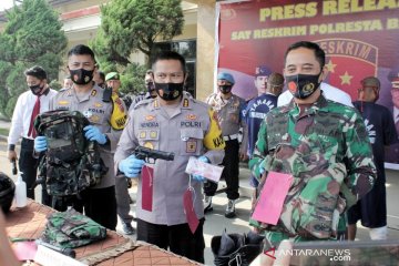 Polresta Bandung tangkap dua TNI gadungan pelaku begal sopir truk