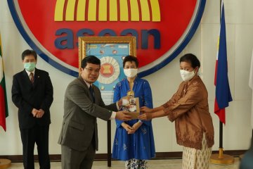 Lawan Covid-19, Maybank persembahkan masker khusus kepada ASEAN