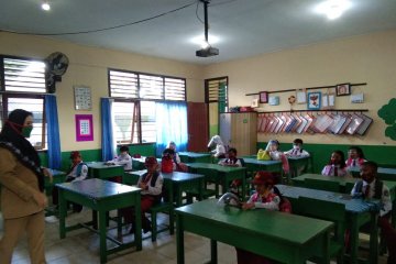 Siswa di Belitung masuk sekolah 30 persen dengan protokol kesehatan