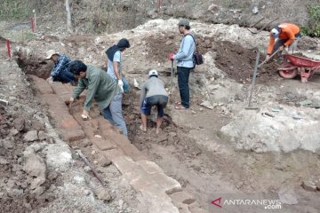 Ekskavasi dilakukan di situs yang diduga petirtaan kuno di Kediri