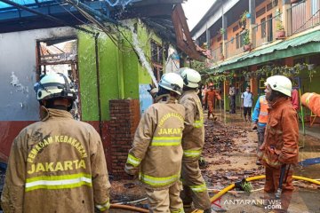 Gedung dan asrama panti asuhan di Cipayung terbakar