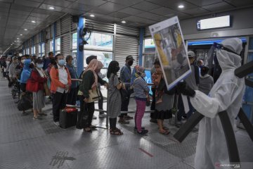 Kasus COVID-19 500-an, Anies pantau kemungkinan kebijakan rem darurat