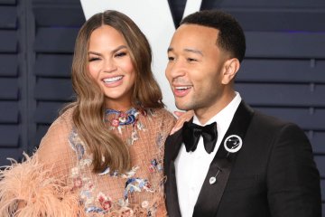 Dituduh terlibat skandal Epstein, Chrissy Teigen hapus 60 ribu tweet