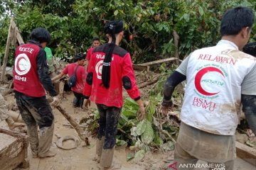 Timbunan lumpur jadi tantangan relawan di Masamba Luwu Utara