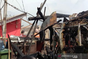 22 mobil damkar dikerahkan padamkan api di permukiman Paseban