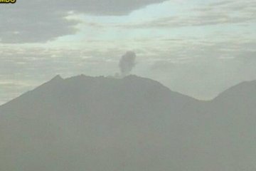 Status Gunung Raung meningkat dari normal ke waspada