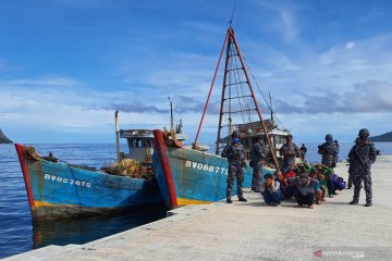 KRI Yos Sudarso-353 tangkap kapal ikan Vietnam