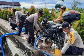 Modifikasi motor, polisi di Nagan Raya-Aceh bantu padamkan karhutla