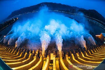 Luapan air dari Bendungan Tiga Ngarai Hubei