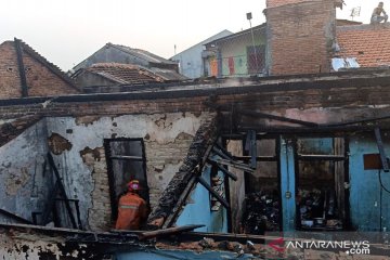 Puluhan warga di Klender kehilangan tempat tinggal akibat kebakaran