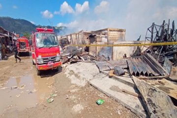 Penyebab terbakarnya Pasar Youtefa diduga akibat arus pendek listrik
