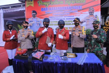 Baharkam apresiasi polisi Madiun kendarai kuda sosialisasikan COVID-19